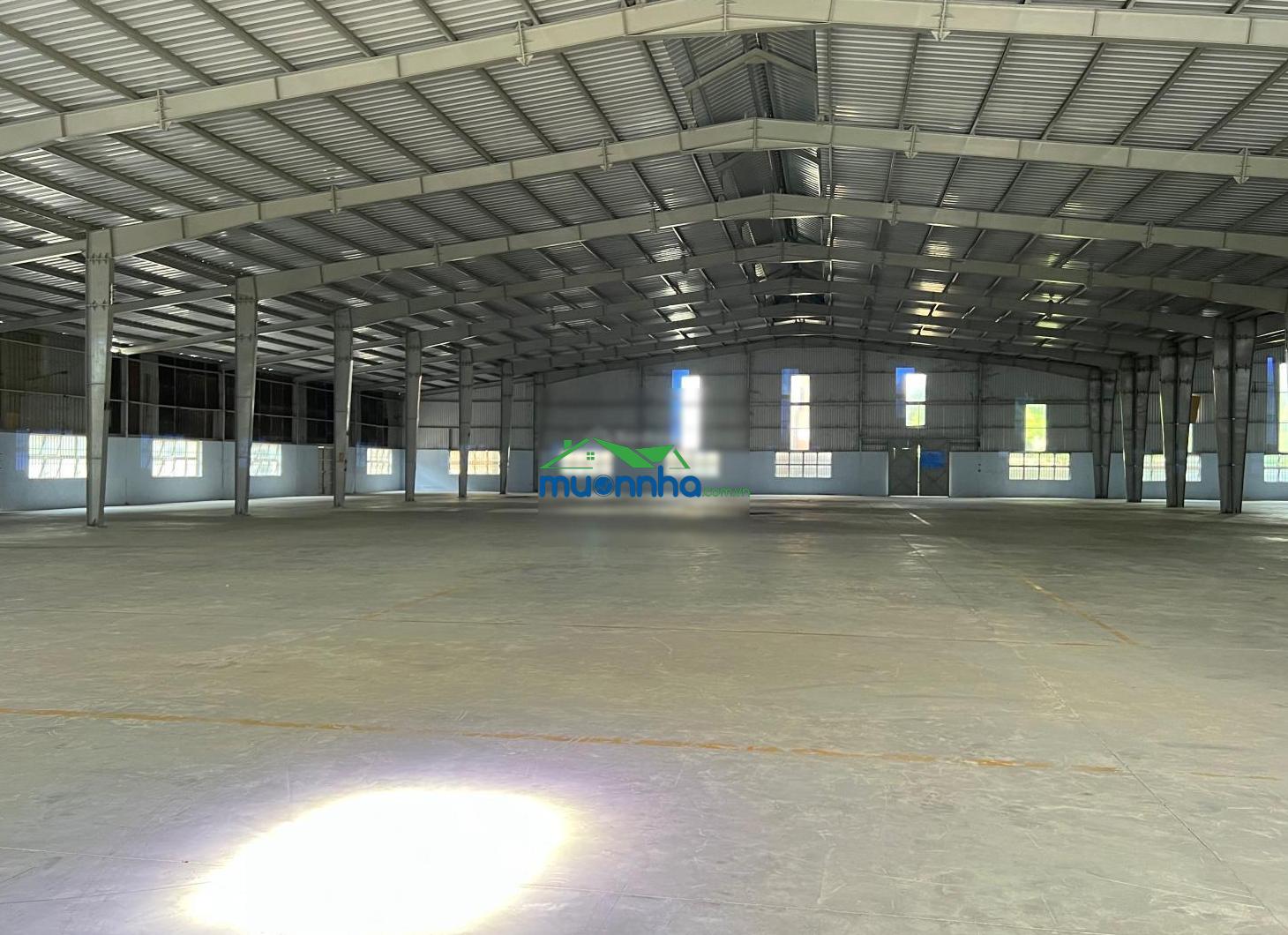 Cho thuê kho xưởng 8000m2, 300tr thuận an