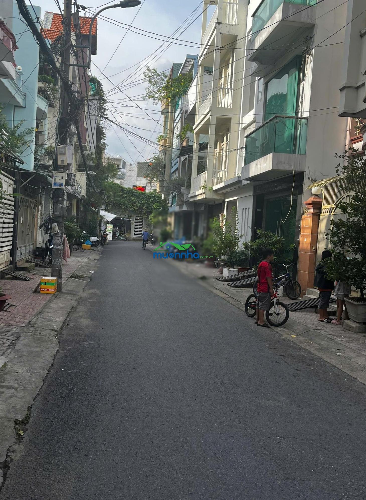 Cần bán căn nhà bình thạnh hẻm oto 7 chỗ 1/ nguyễn xí lề đường 8m, 4 tầng (4,2x15) vuông vức 11.2tỷ