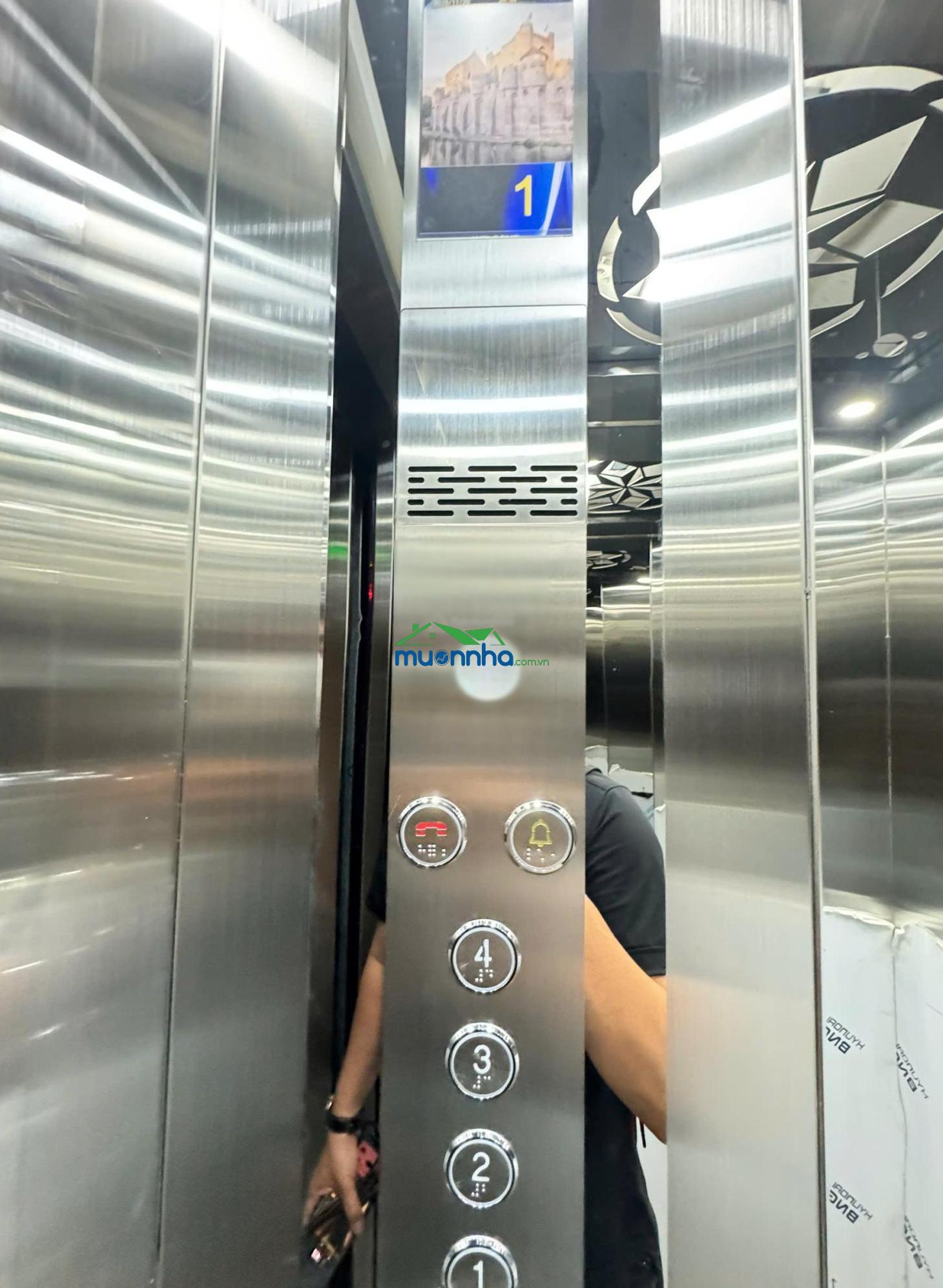 Bán gấp tòa chdv 6 tầng hđt khoán 60tr cách mt nguyễn trãi q.1 chỉ 30m giá 16 tỷ