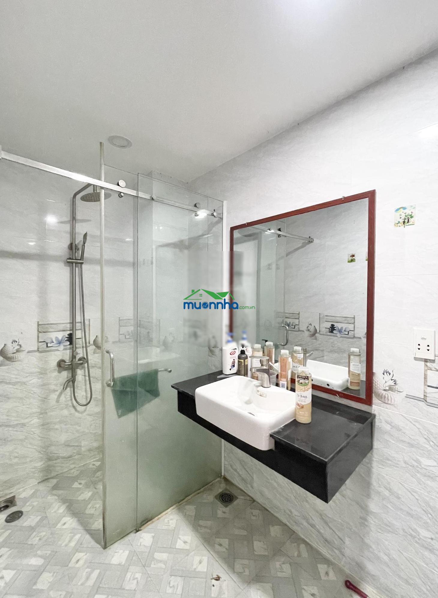 Nhà 4 tầng đường 8m ngay cổng đinh thị thi, vạn phúc city, cách mấy bước chân - 3