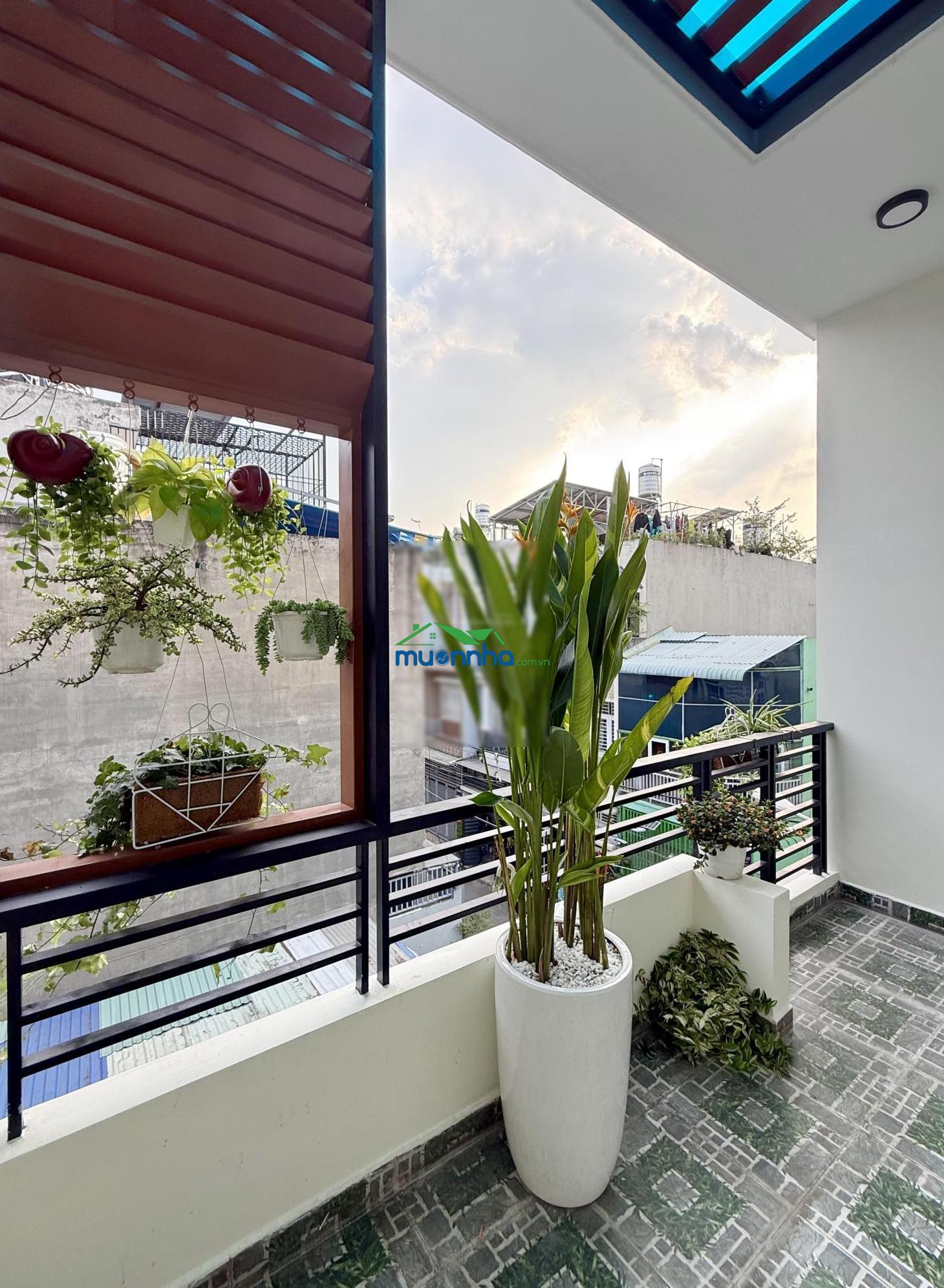 Chính chủ gửi bán nhà 3 tầng ngay vạn phúc city, ngay bờ sông mát mẻ - 3