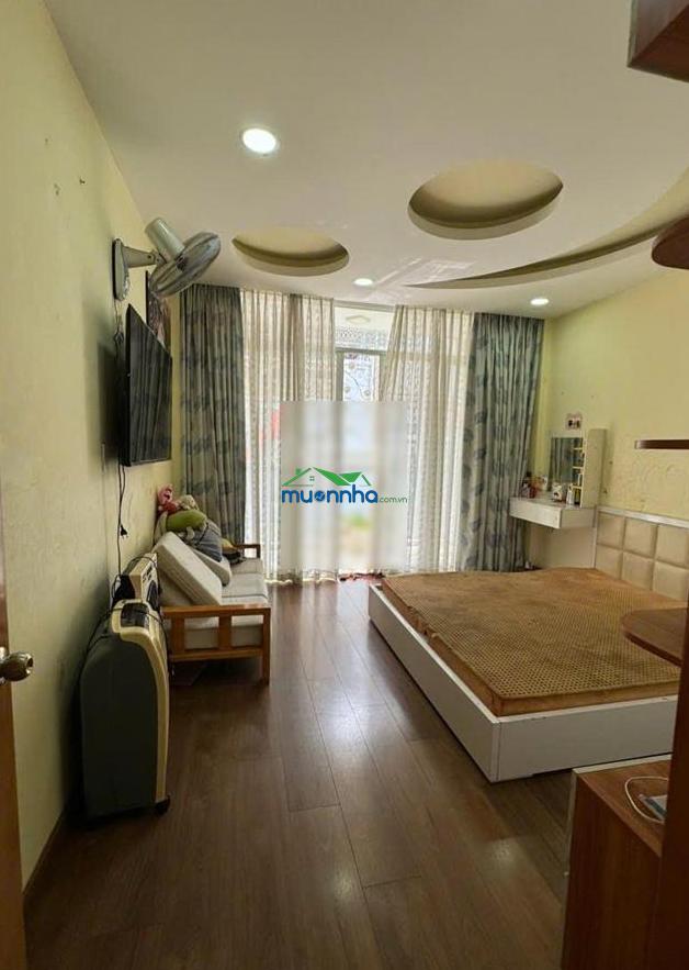 Giám giá bán gấp nhà phạm văn đồng 4x18 trệt+lửng+4 lầu thang máy