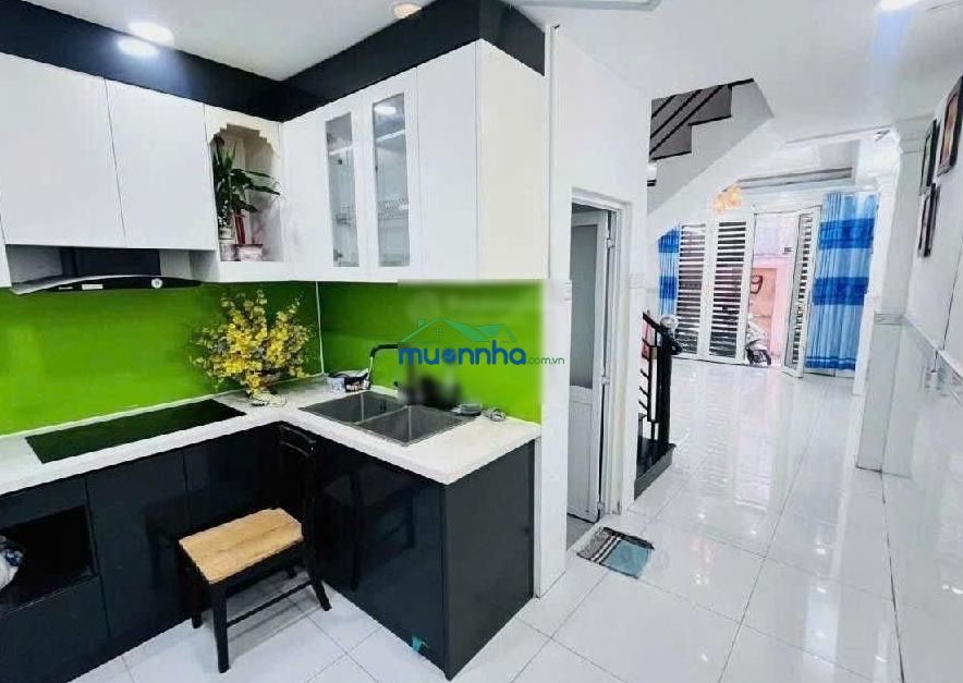 Bán nhà 3 tầng, có 4 phòng ngủ, sát hẻm xe hơi, bùi văn ba. 4.86 tỷ - 4