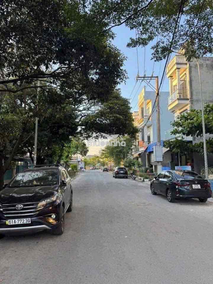 Nhà phố đường lớn,  thông, vỉa hè kinh doanh tốt
