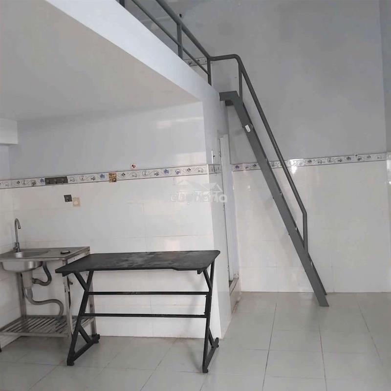Cho thuê phòng có ban công riêng siêu đẹp - có máy lanh
