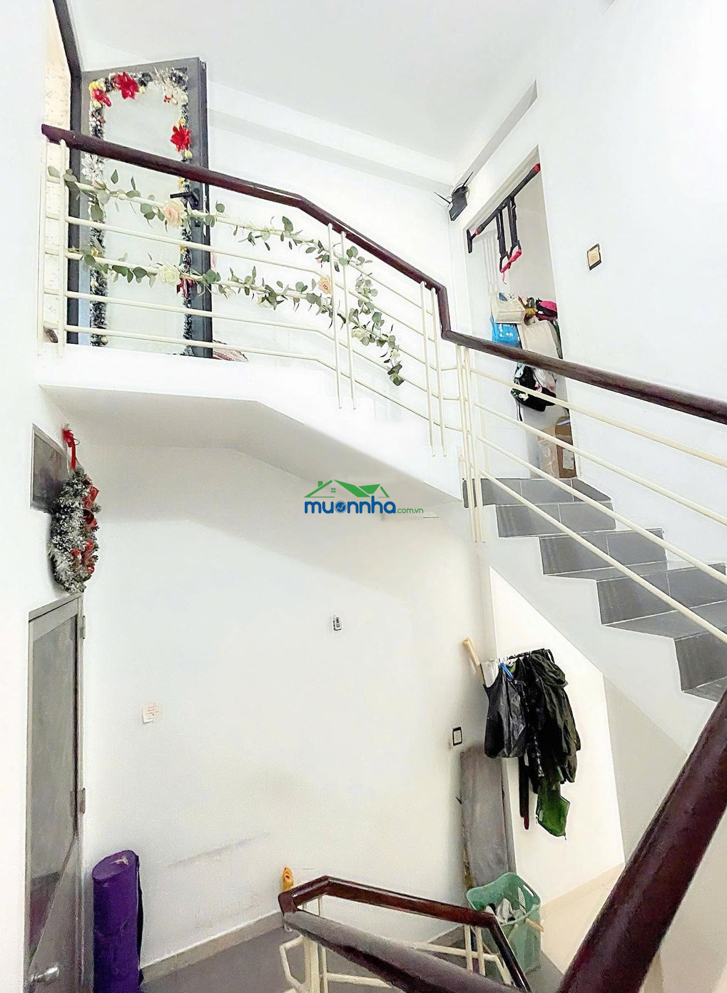 Cần bán gấp nhà gần sân bay tân sơn nhất, 6,15 tỷ - cách mạng tháng 8 - 1 trệt 2 lầu 1 sân thượng - 2