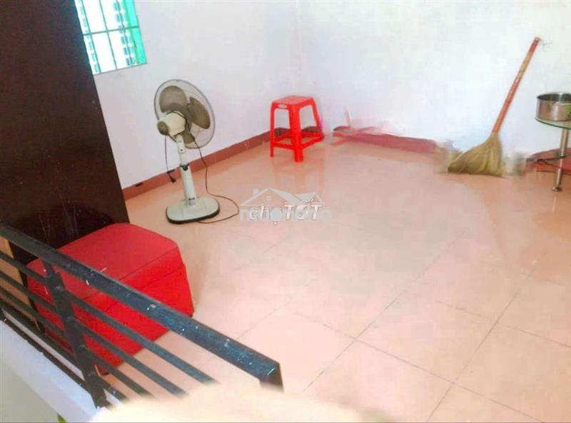 Nhà lê văn sỷ.có 1 trệt,3 lầu,mới.