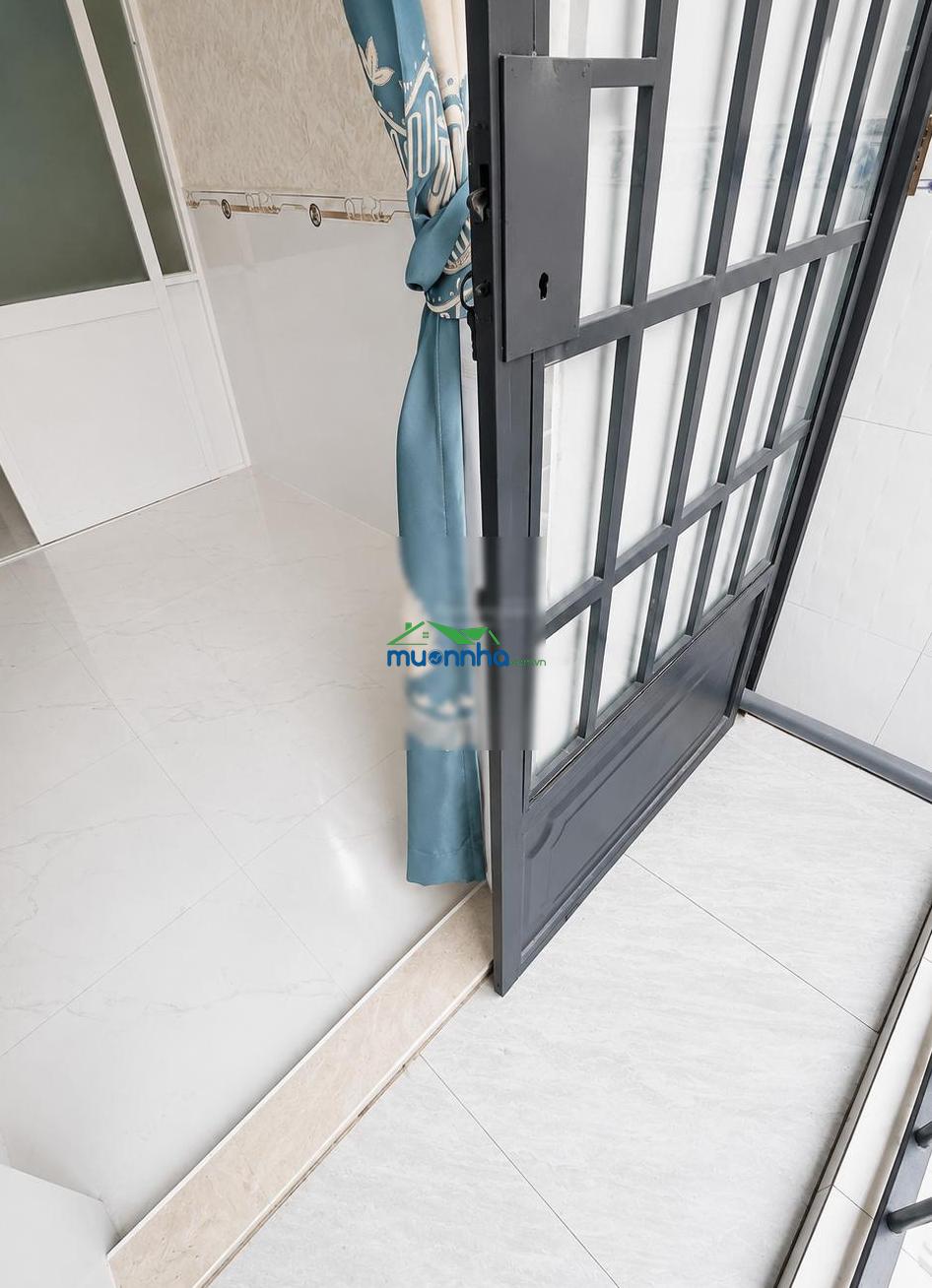 Bán nhà q11, đường lạc long quân, phường 3, 3 lầu, 3pn, 2wc, hxh, shr 9 chủ, ko qh, rẻ 2.3 tỷ - 4