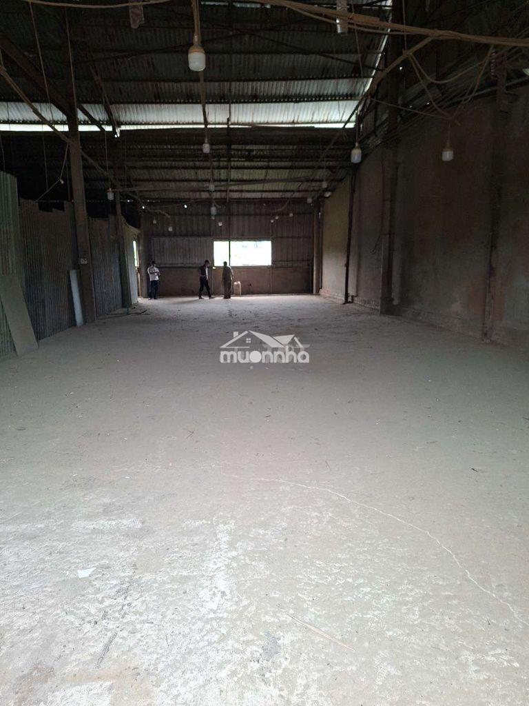 Cho thuê kho thạnh xuân 300m2 15tr