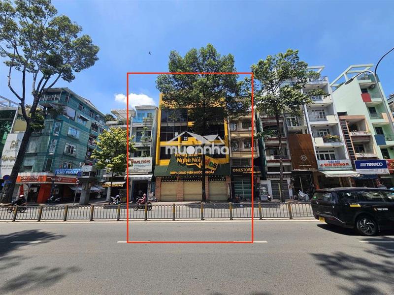 Dt 12 x 20m 1 trệt 4lầu tm, pccc ( sàn trống suốt cầu thang cuối nhà)