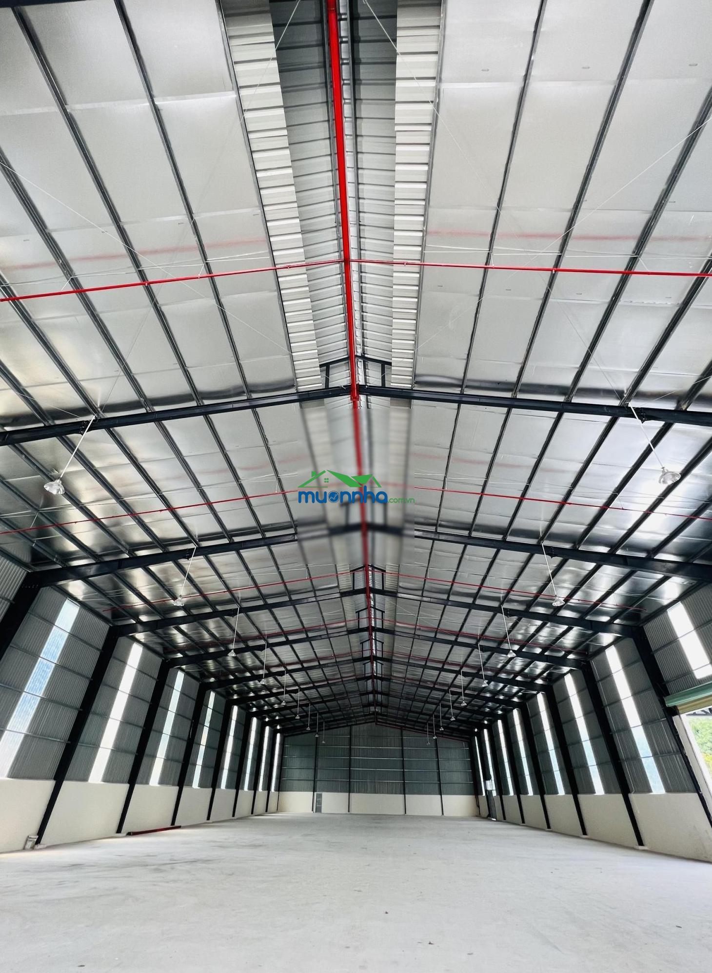 Tôi chuẩn bị định cư nước ngoài cần bán xưởng đang cho thuê 110tr ngay mt quốc lộ 13 giảm còn 30 tỷ