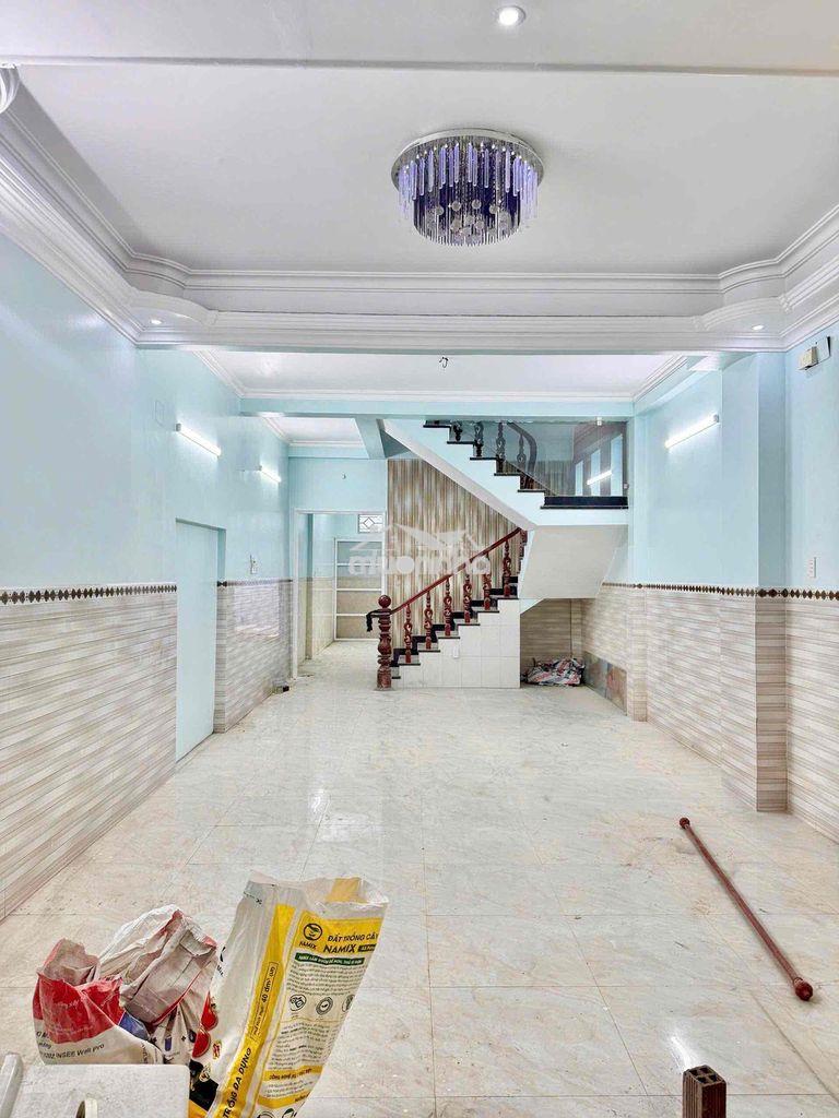 Cho thuê nhà đẹp sẵn máy lạnh 4,5x30 giáp tên lửa - 2