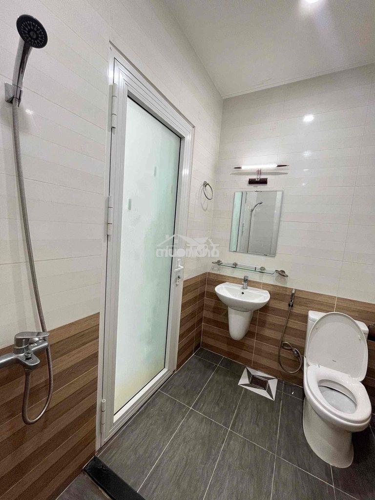 Chính chủ cho thuê căn hộ ban công mặt tiền phạm văn chí 📍 - 3