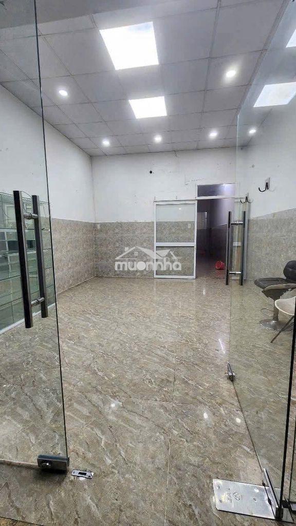 Cho thuê nhà trong chợ phú định p12 q6