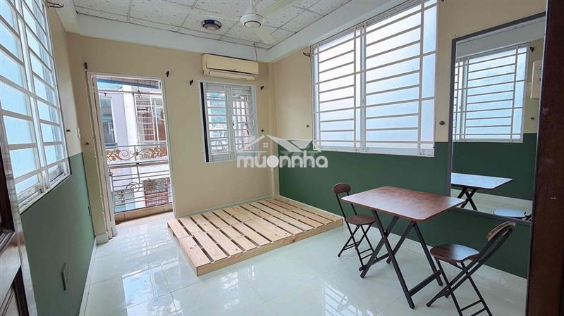 Phòng ban công riêng nội thất cơ bản - quận 3 - chỉ 5 triệu