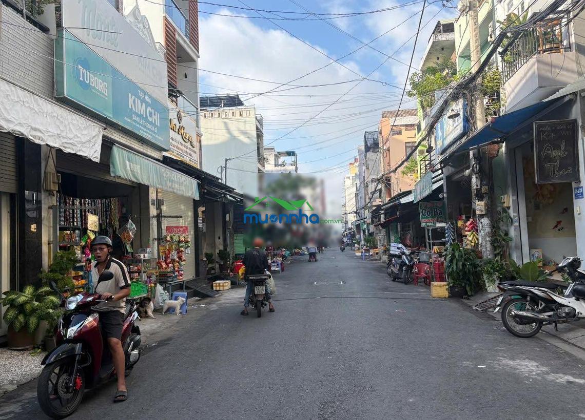Nhà ngay chợ lê văn quới 4x17m, lửng 1 lầu, hẻm 8m thông, giá 7.4 tỷ tl