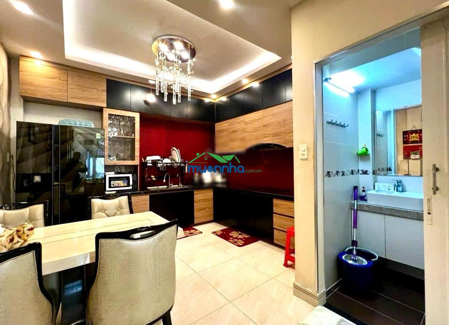 Bán nhà nguyễn xí - xe hơi vào nhà - tặng full nội thất - 3 tầng - 4pn - hẻm thông kinh doanh được - 4