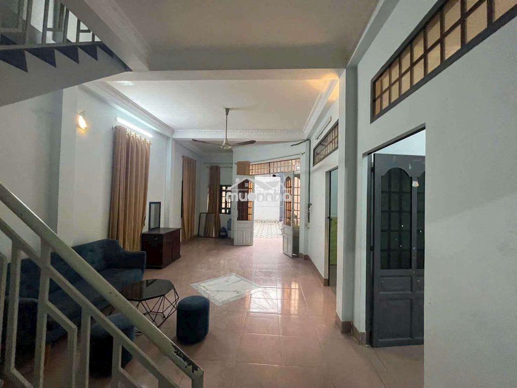 Nhà lầu sân vườn gần chợ xóm nghèo  - 2