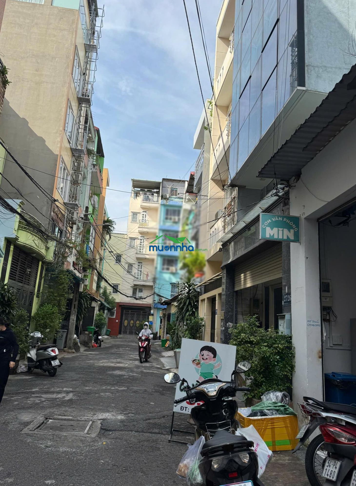 Bán gấp nhà hxh ngay cổng sân bay, nhà ga t1
