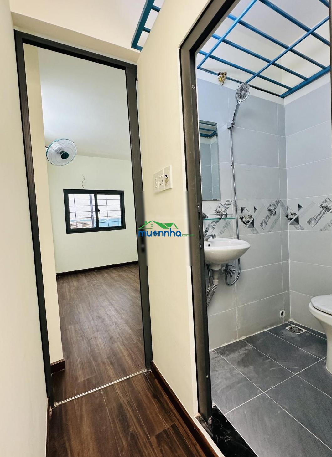 Bán nhà cách mạng tháng 8, gần hẻm xe hơi, 2 tầng, quận 10 giá chỉ 2.85 tỷ
