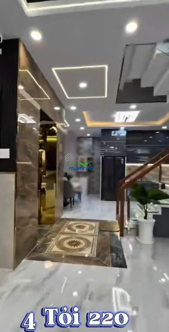 Bán gấp căn nhà đậu xe hơi trước. giá 4ty250tr nguyễn kim, q10. dt 90m2, hẻm 6m, thuê 19tr. shr - 3