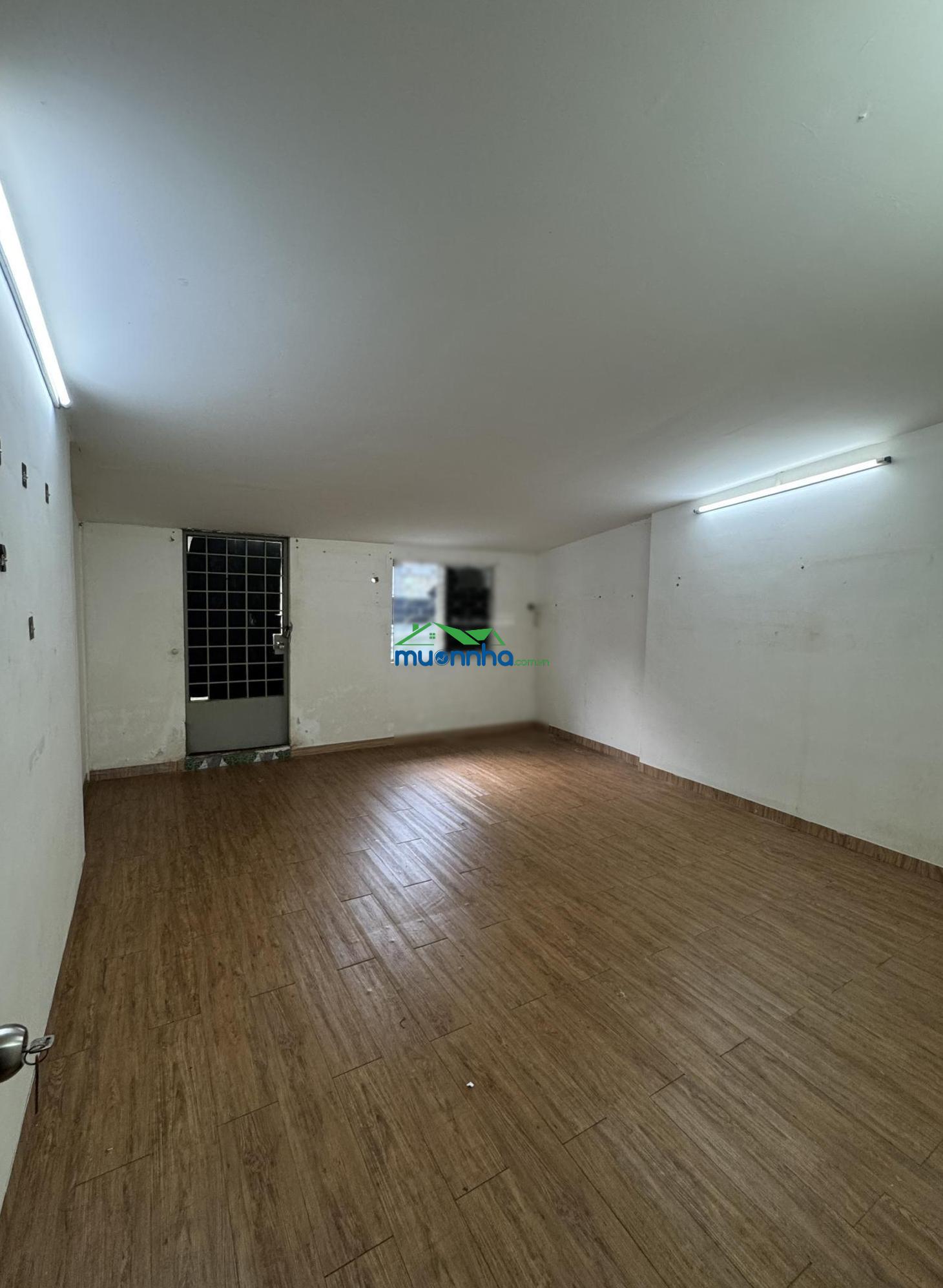 Kẹt tiền bán rẻ 4,2 tỷ còn bớt - ngay big c nguyễn sơn - 50m² - nở hậu - bỏ lỡ là tiếc - 4