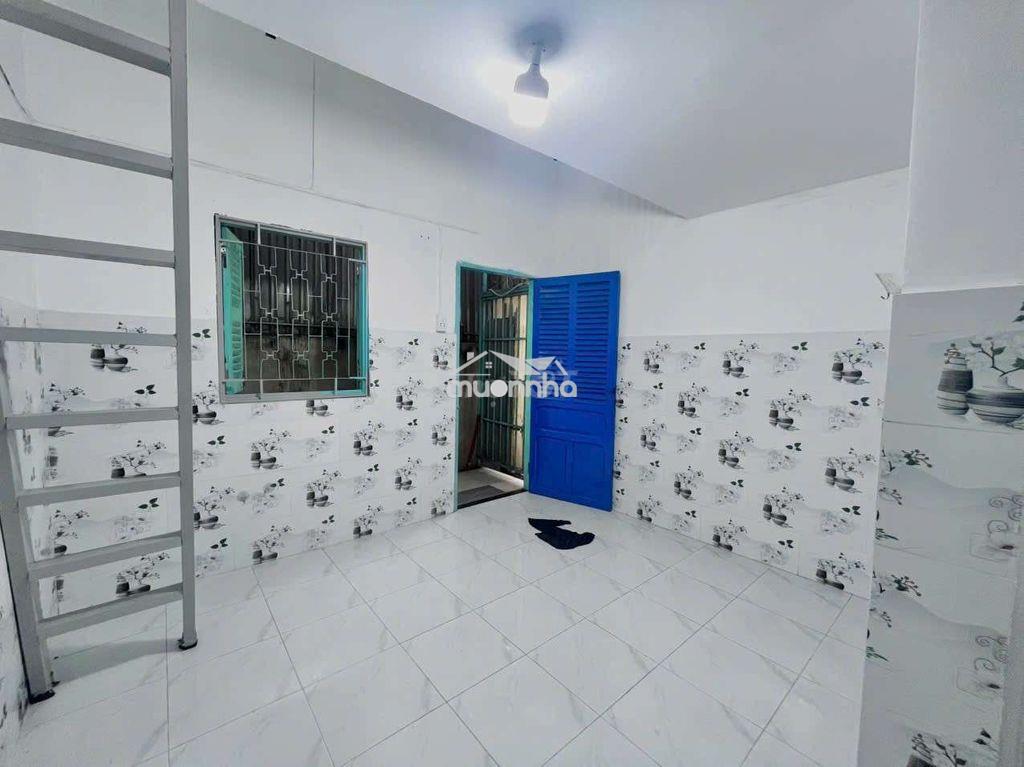 Cho thuê phòng trọ giá rẻ có máy lạnh gác cao ngay nguyễn tất thành  - 3