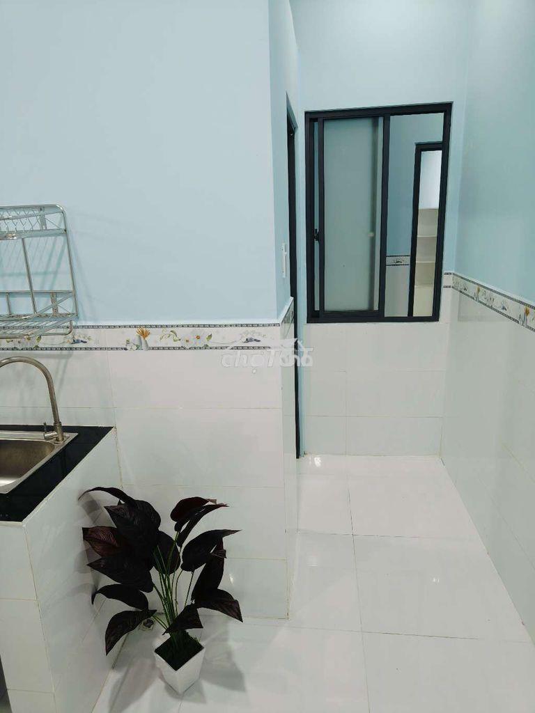Phòng cửa sổ mới 100% máy lạnh - 4
