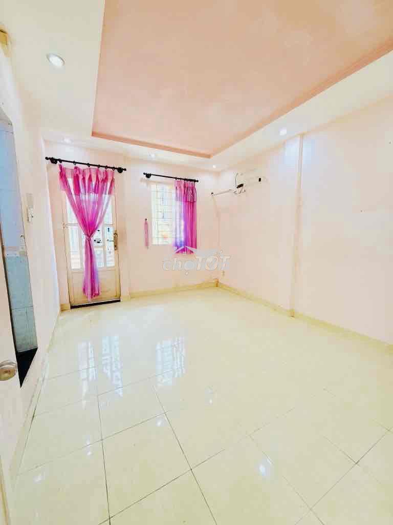 Bán nhà 3 tầng, ngay trần hưng đạo, khu vip quận 1 - 30m2 chỉ 5,38 tỷ.