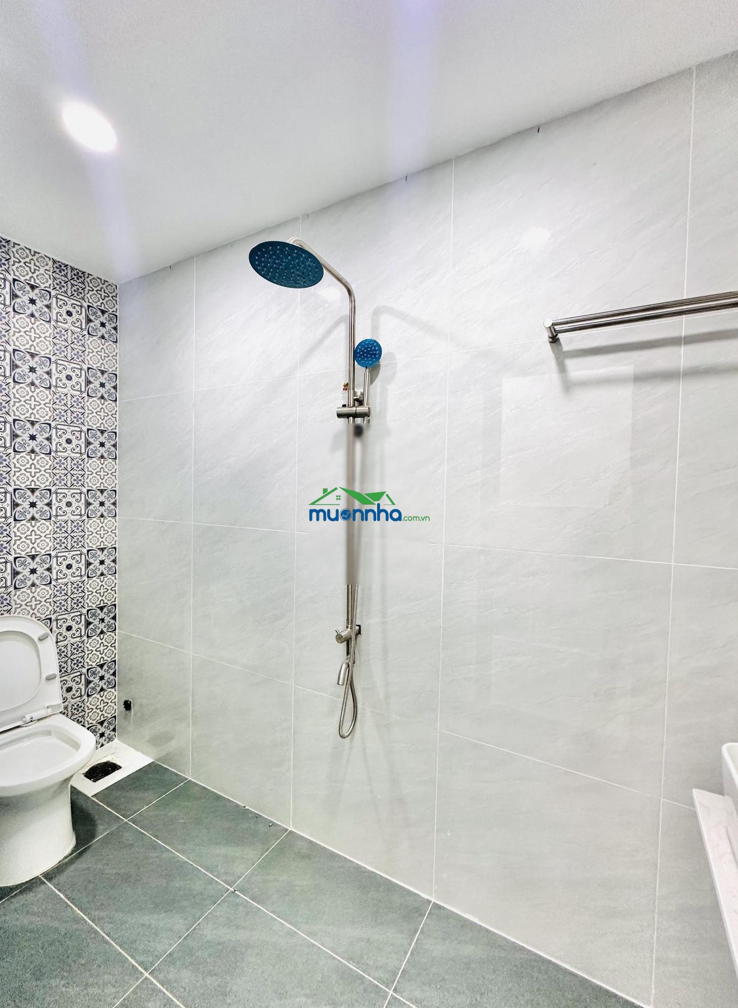 Bán nhà đẹp 4.1mx15m 2 tầng có sân rộng để xe hơi trong nhà đường nguyễn thị búp p. tân chánh hiệp