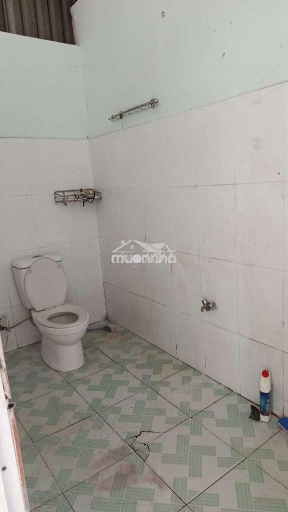 Nhà cho thuê 1tr 1 gác full đường xe hơi tới nơi ngã 4 bình phước - 3