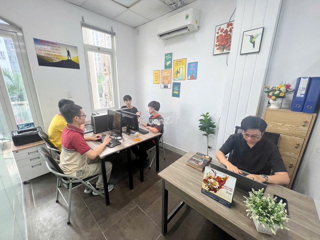 Văn phòng có ban công thông thoáng sẵn 05 bàn ghế chỉ 4,5 triệu - 4