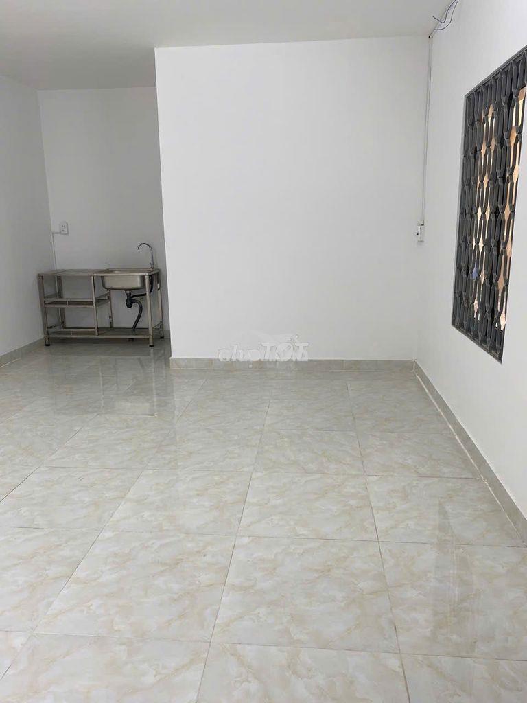 Cho thuê nhà nguyên căn tầng trệt, hẽm xe hơi – có sân đậu ô tô 7 chỗ - 2