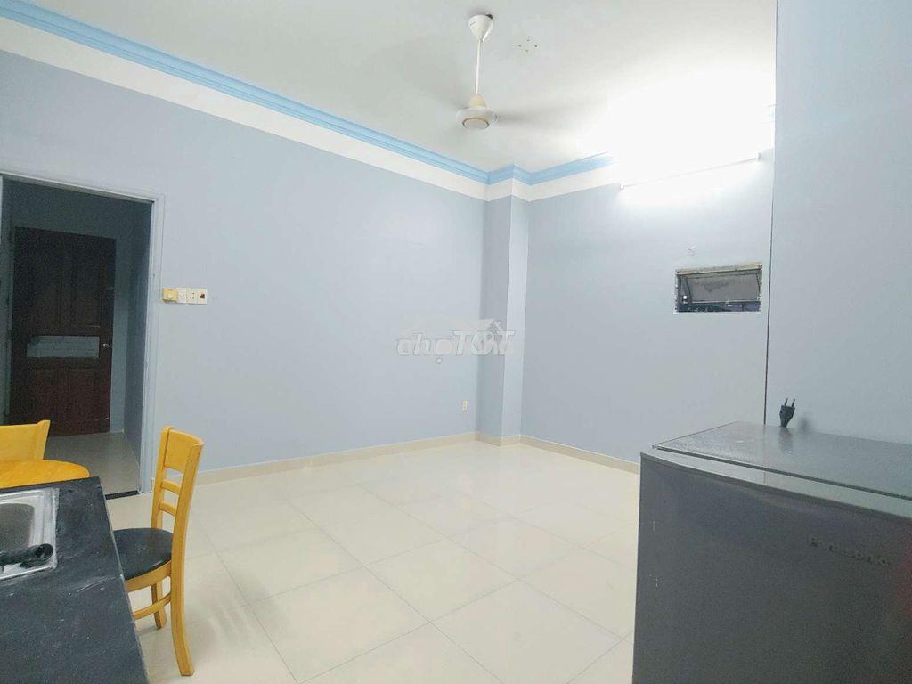 Chủ trọ - phòng mới tinh, siêu rộng, thoáng, - 5p đến sân bay - 3