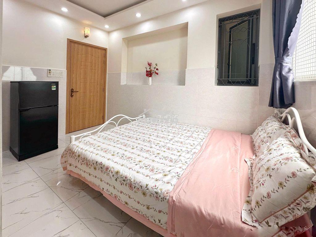 Studio cửa sổ 3tr9, cửa sổ vách kính view triệu đô 4tr9, bancol 5tr9 - 3