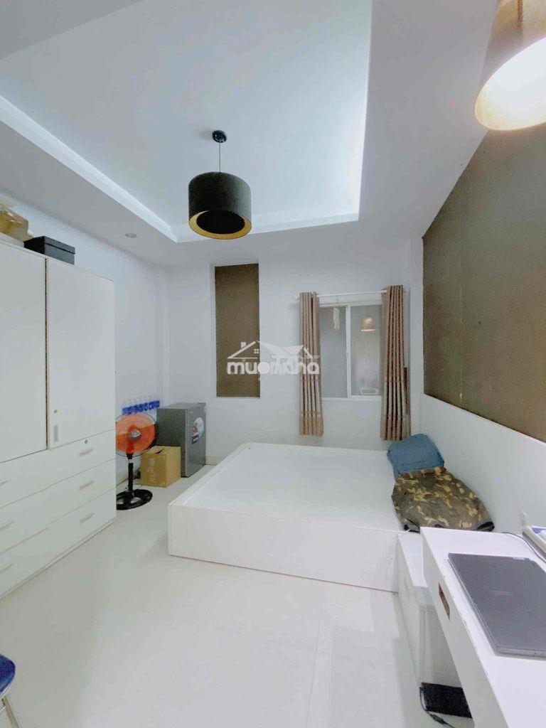 Phòng có nội thất y hình - 4