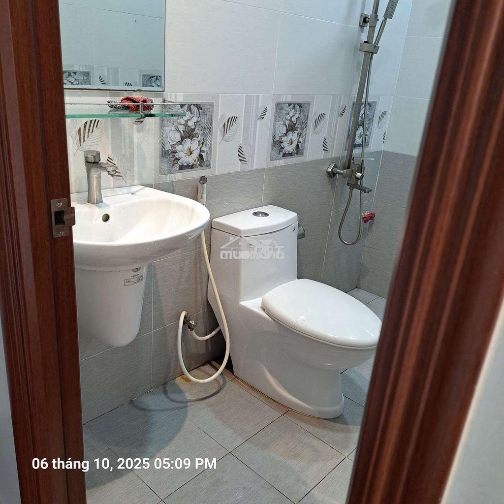Cho thuê phòng ban công, máy lạnh, mặt tiền hà huy giáp giá 2,7 triệu - 3