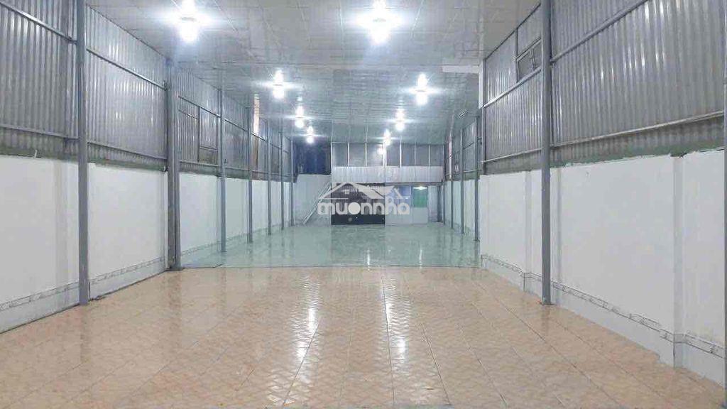 Kho chánh nghĩa , 300m2 đường xe tải lớn ,có 2pn - 3