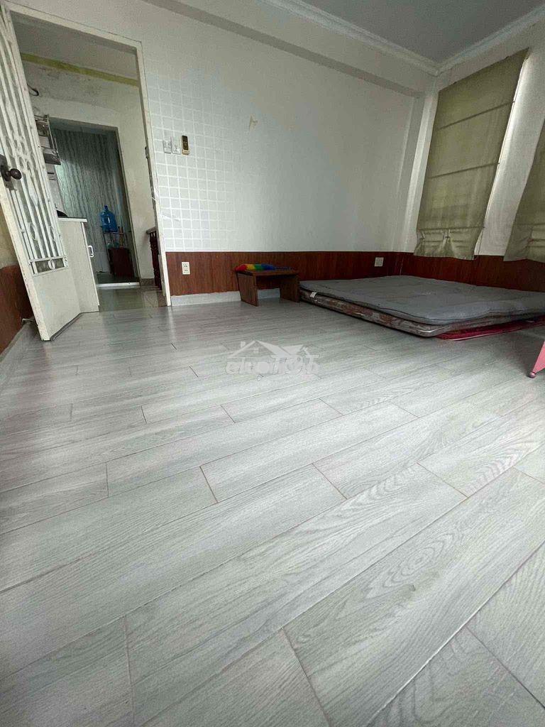 Cho thuê nguyên lầu gồm 2 phòng, 2 máy lạnh quận 3 - 2