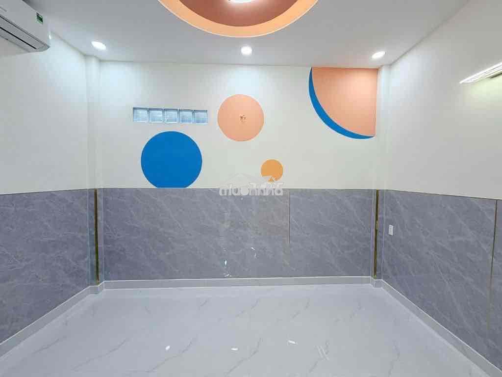 Nhà sát kề đầm sen mới xây còn mùi sơn - 56m2 vuông vức nhỉnh 5 đồng - 2