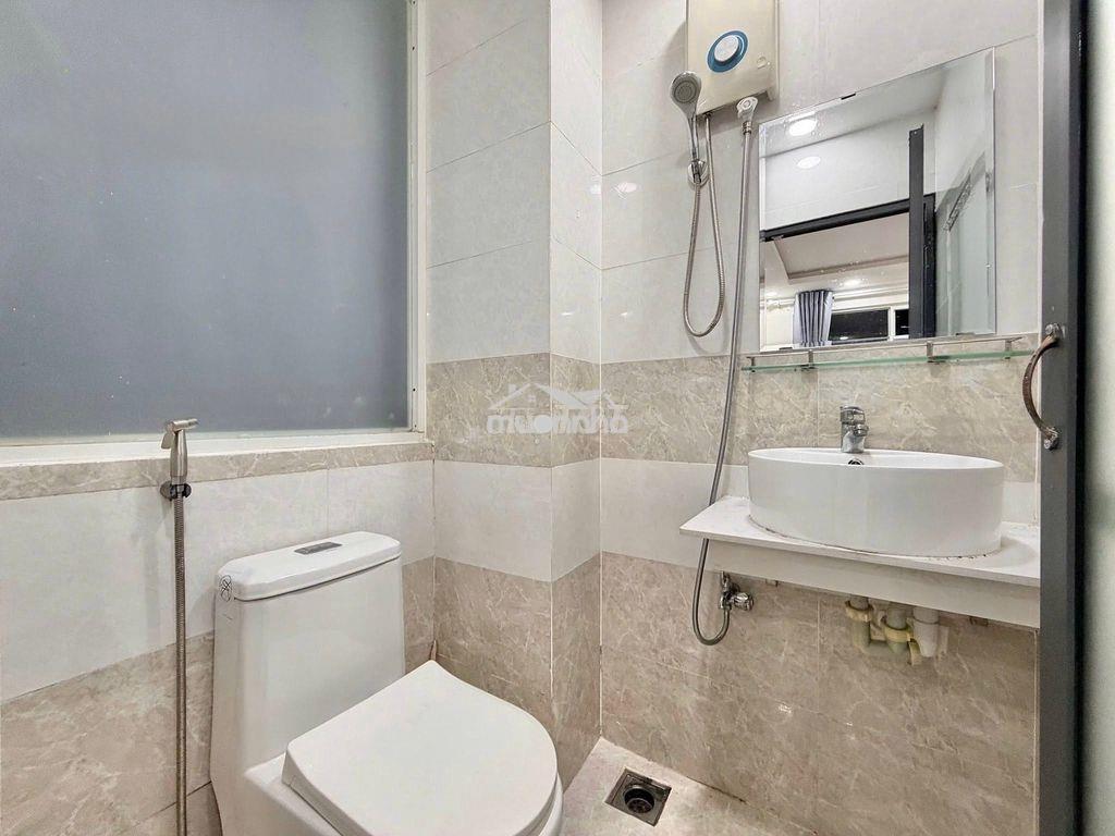 Studio cửa sổ 3tr9, cửa sổ vách kính view triệu đô 4tr9, bancol 5tr9 - 4
