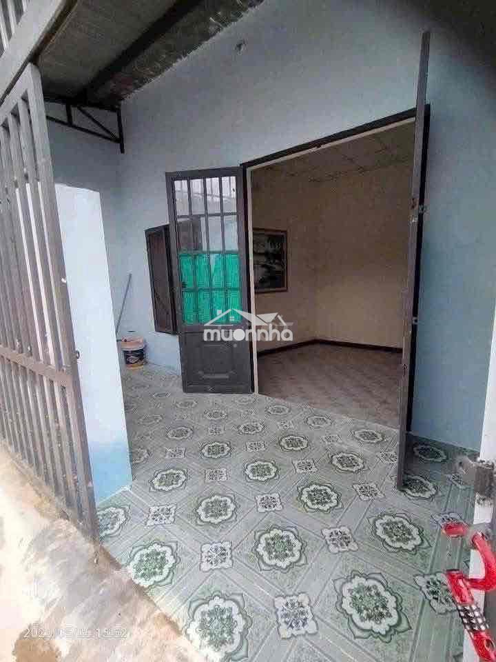 Nhà bình chuẩn 40 đã trống. bán gấp nhà sổ chung bình chuẩn gần trường