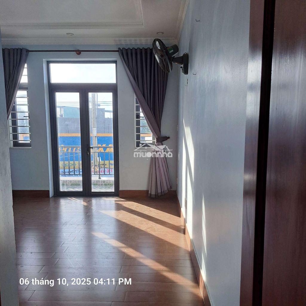 Cho thuê phòng ban công, máy lạnh, mặt tiền hà huy giáp giá 2,7 triệu - 2