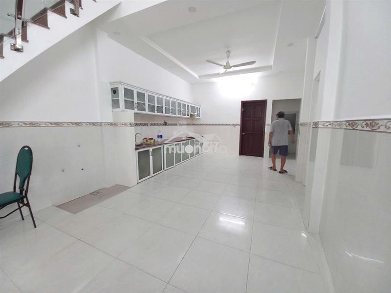 Cho thuê nhà đẹp 4x20m đường trần xuân soạn, giá 15 triệu