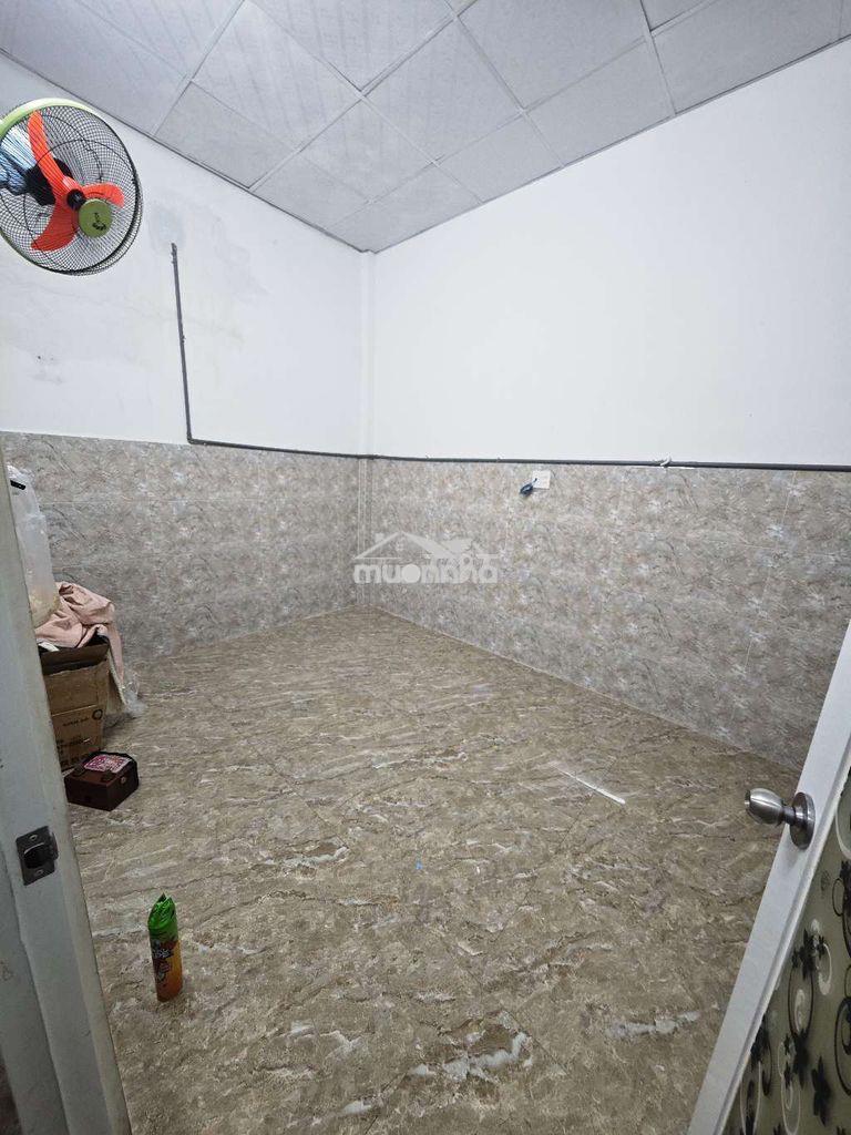 Nhà ngay chợ - ngang 4.5m - có 3pn - 4