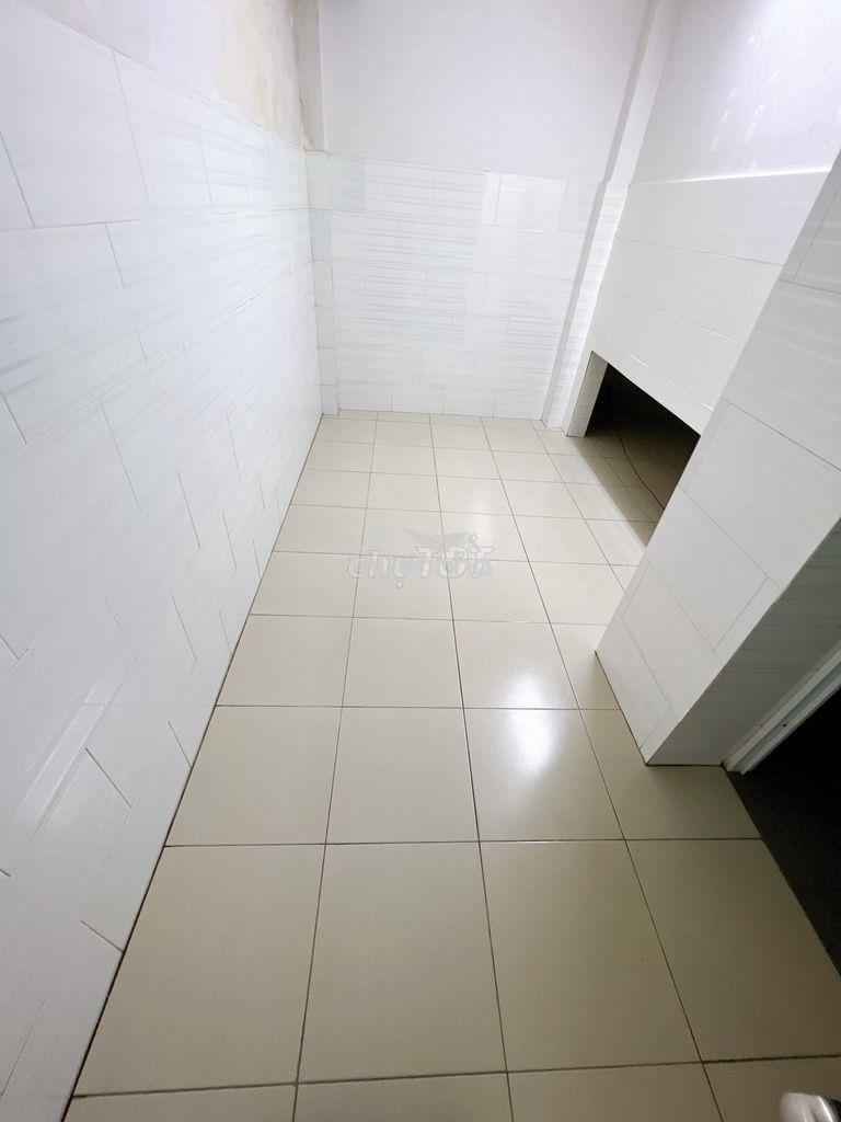 Phòng 1 người bao tiền nước,phí dịch vụ sẵn máy lạnh ngay hoàng diệu 2 - 3