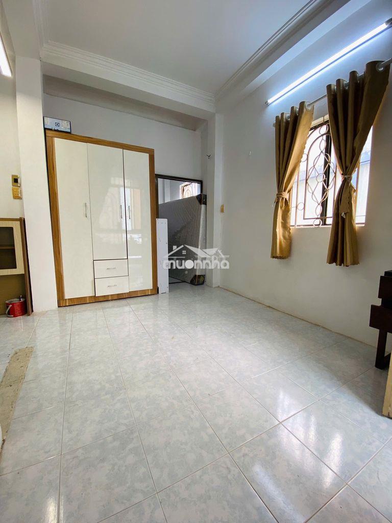 Studio 30m2- bancol lớn- full nt- lầu 1- ngay nguyễn văn cừ- 5,9tr/th - 3