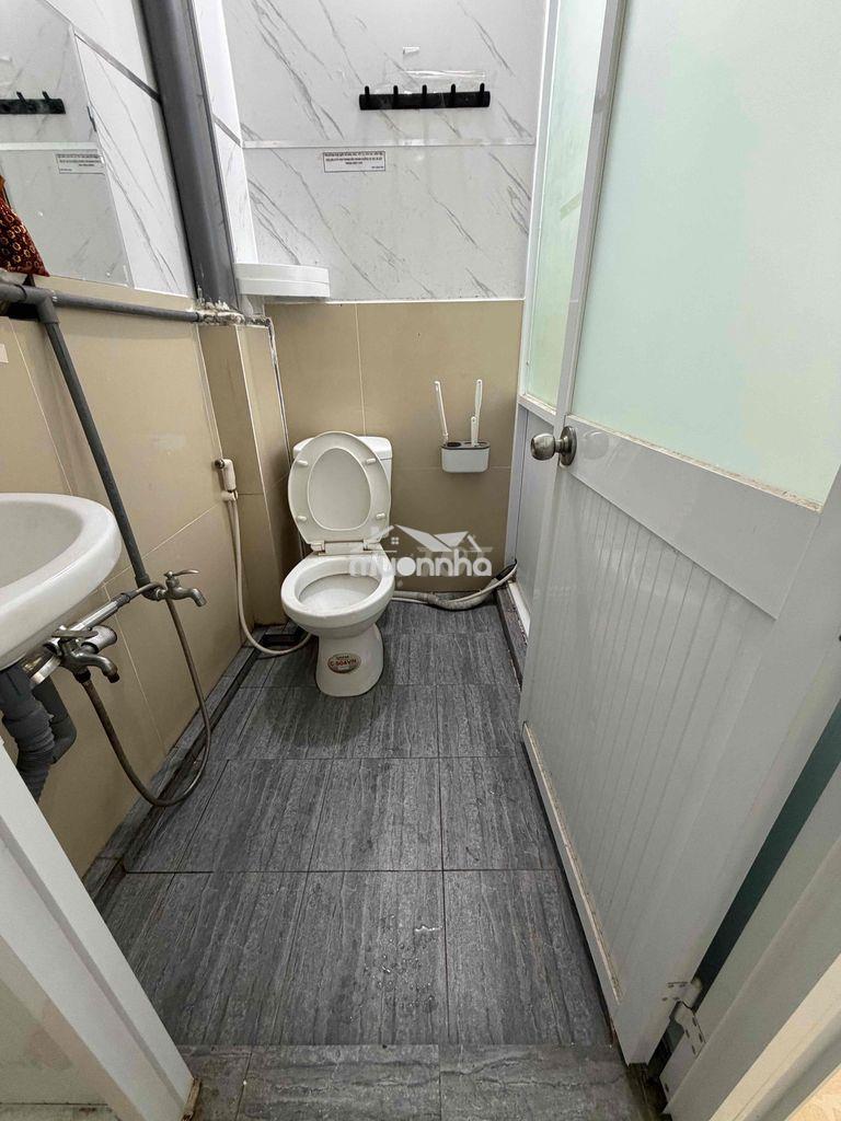 Cho thuê phòng rộng có máy lạnh tủ lạnh kệ bếp wc riêng giờ giấc tự do - 4