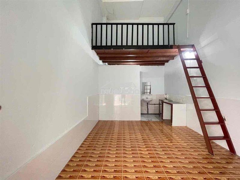Dãy phòng tầng trệt gác cao ngay lê thị riêng