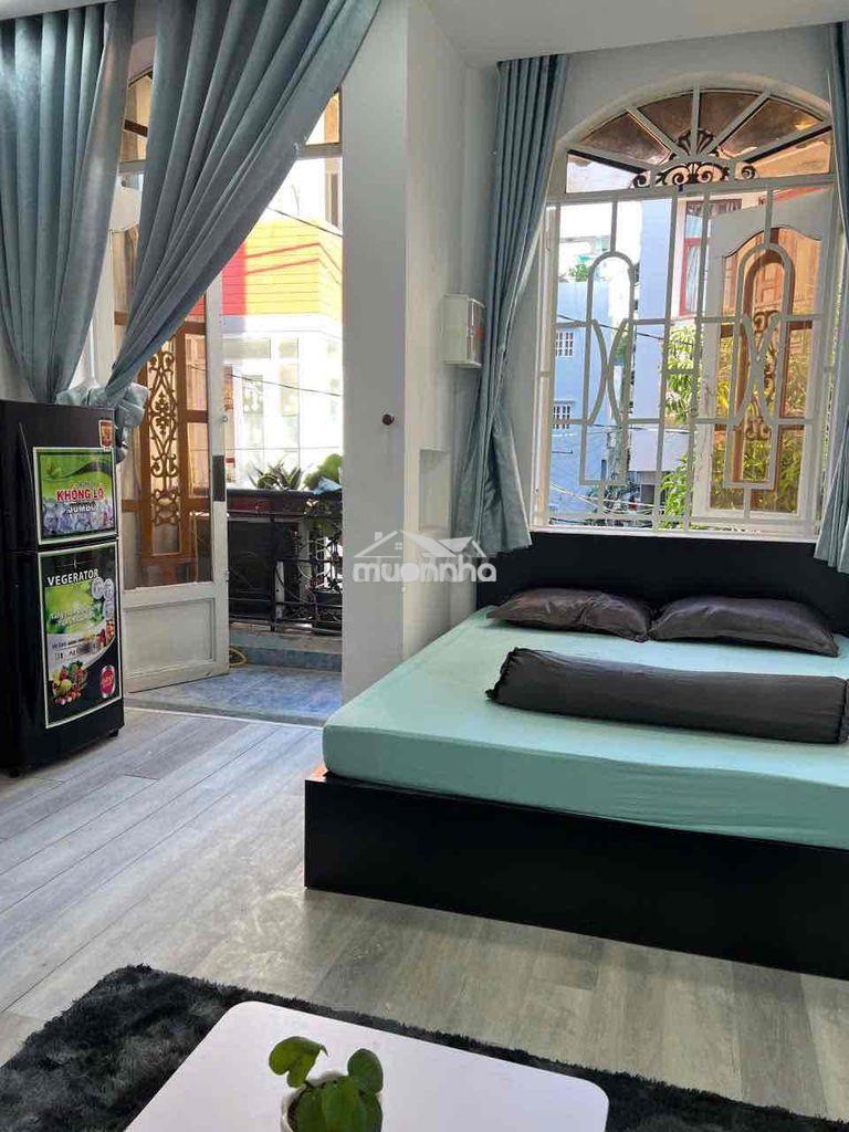 Cho thuê studio ban cổng cửa sổ trời lớn ngay sân bay - 2